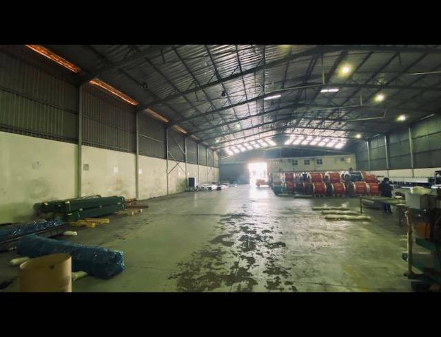 2,302M² WAREHOUSE TO LET IN MAHOGANY RIDGE